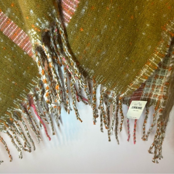 *NWT* Aerie Green, Pink Plaid Poncho/Cape Sweater, One Size, Fringe, Cardigan - Picture 3 of 11